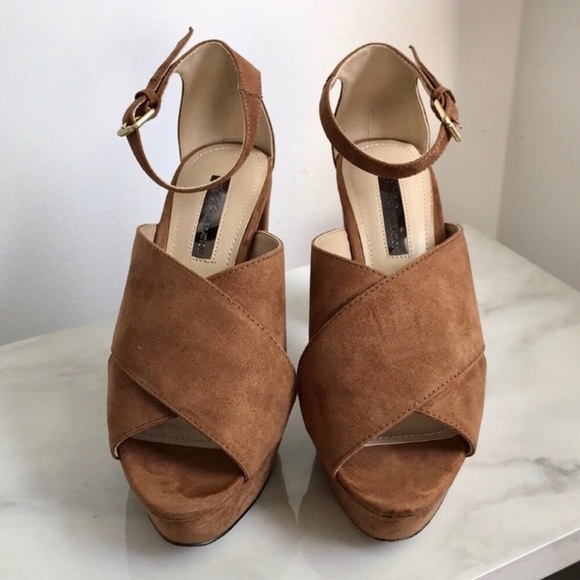 BCBGeneration tan suede chunky heels sz5 - Picture 2 of 5